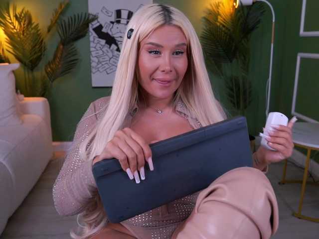 EvaZane's BongaCams show and profile