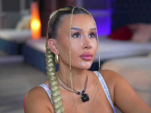 EvaZane, en directo ahora en BongaCams