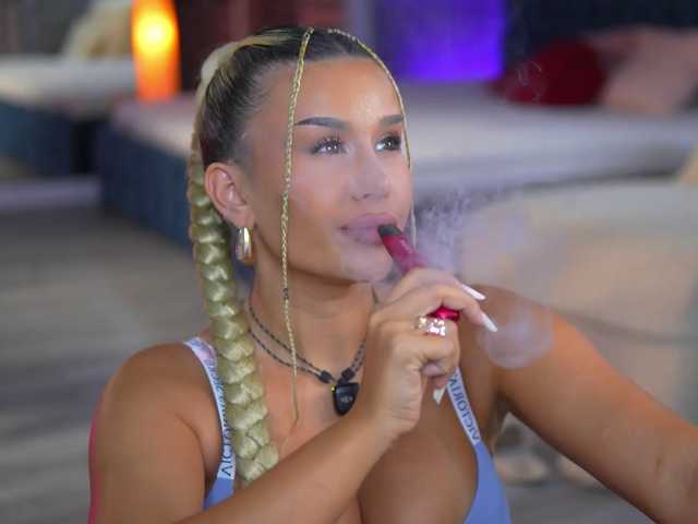 EvaZane, live now on BongaCams