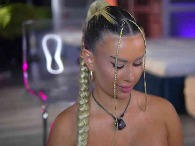 EvaZane Live Webcam on BongaCams