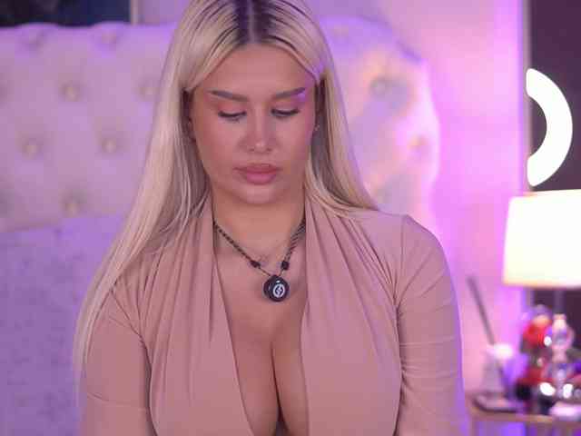 EvaZane Live Webcam on BongaCams