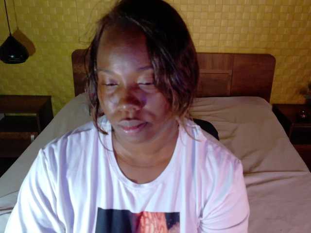 curvynaomhy live cam on BongaCams