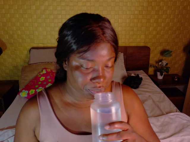 curvynaomhy live cam on BongaCams