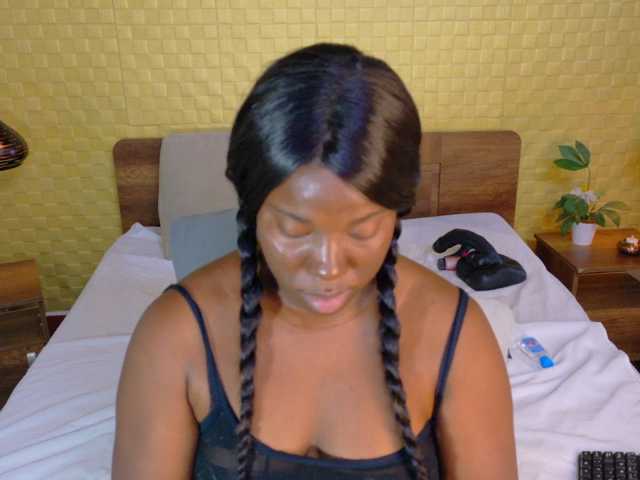curvynaomhy live cam on BongaCams