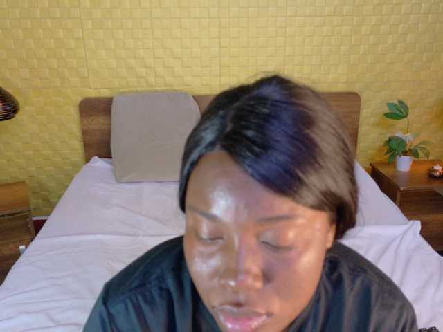 curvynaomhy live cam on BongaCams