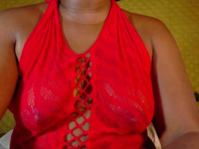 curvynaomhy live cam on BongaCams