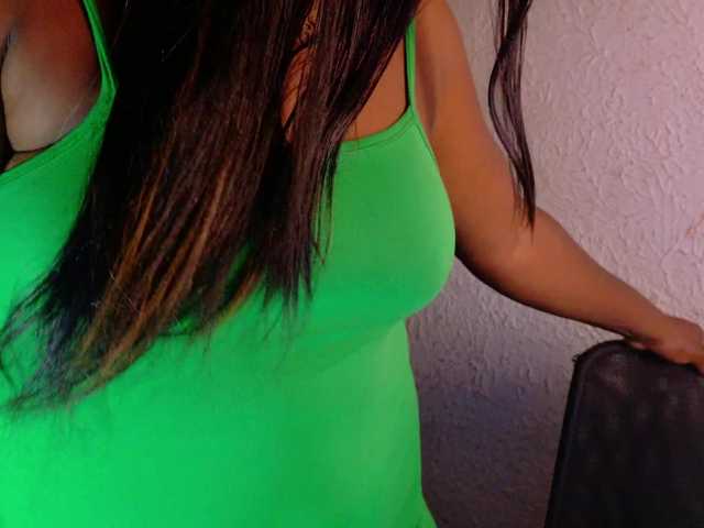 curvynaomhy live cam on BongaCams