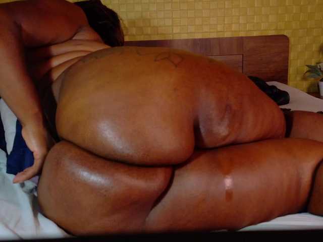 curvynaomhy live cam on BongaCams