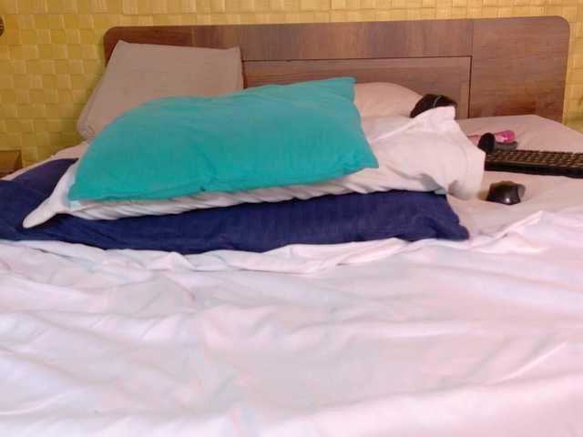 curvynaomhy live cam on BongaCams