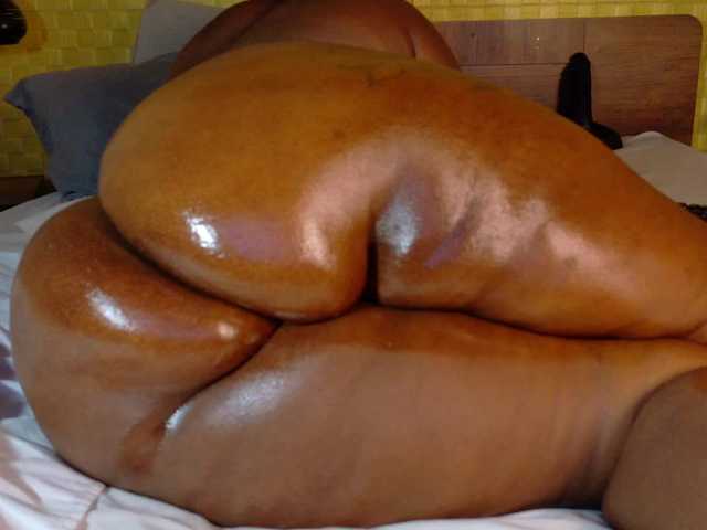 curvynaomhy live cam on BongaCams