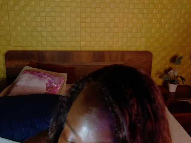 curvynaomhy live cam on BongaCams