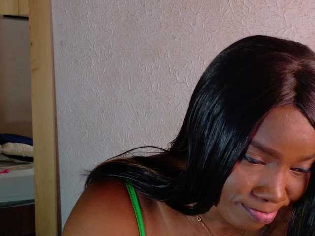 curvynaomhy live cam on BongaCams