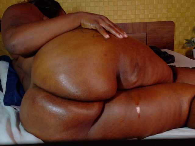 curvynaomhy live cam on BongaCams