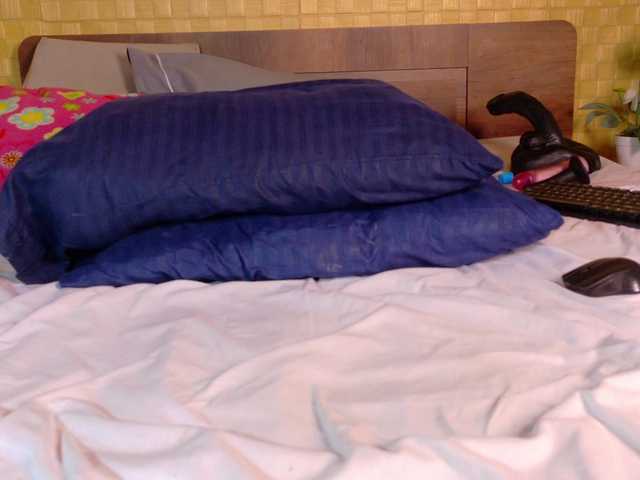 curvynaomhy live cam on BongaCams