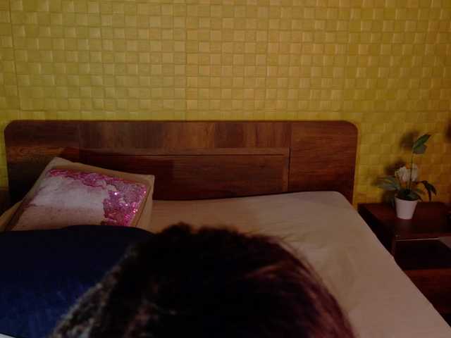 curvynaomhy live cam on BongaCams