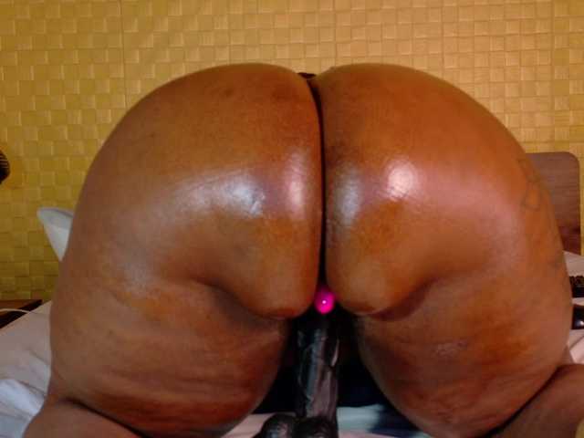 curvynaomhy live cam on BongaCams