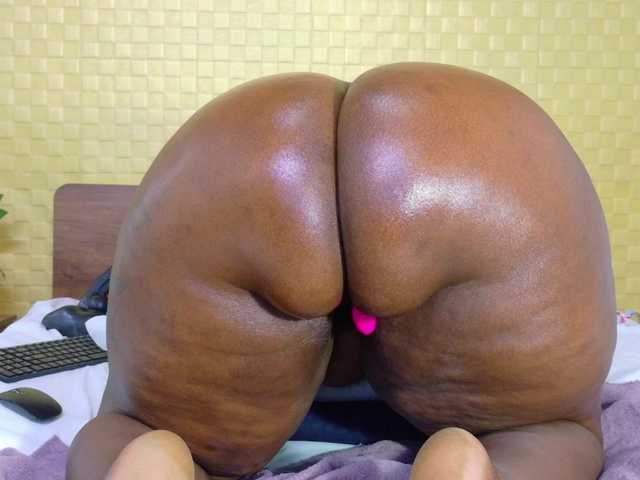 curvynaomhy's BongaCams show and profile