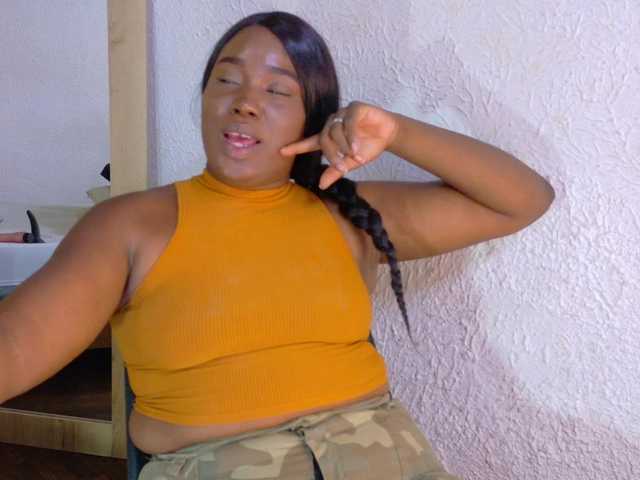 curvynaomhy live cam preview