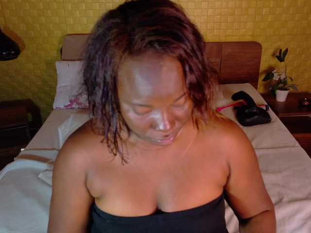 curvynaomhy live webcam show