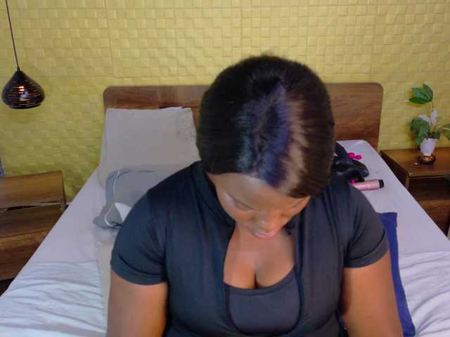 curvynaomhy live cam on BongaCams