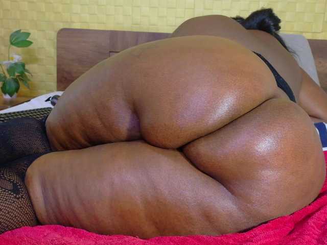 curvynaomhy's BongaCams show and profile