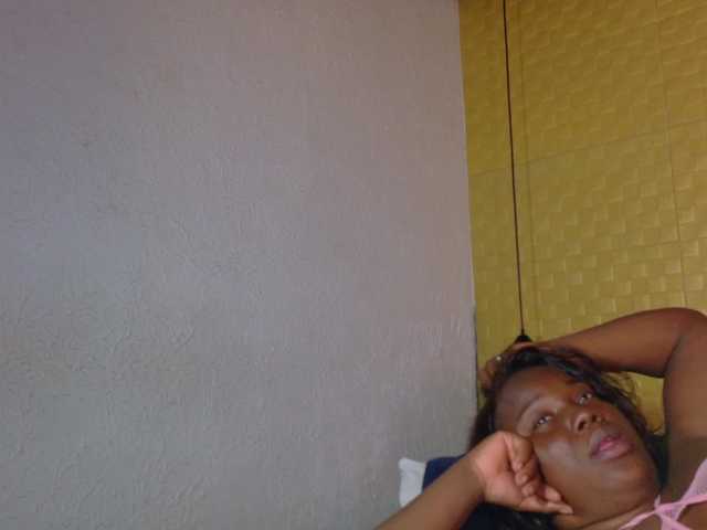 curvynaomhy live cam on BongaCams