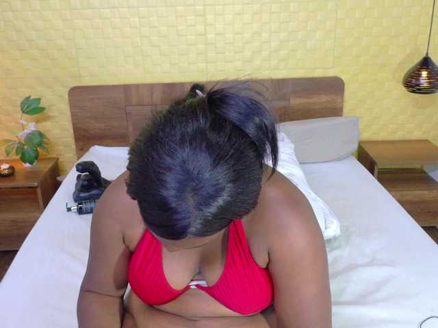 curvynaomhy's BongaCams show and profile