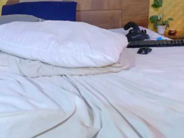 curvynaomhy live cam on BongaCams