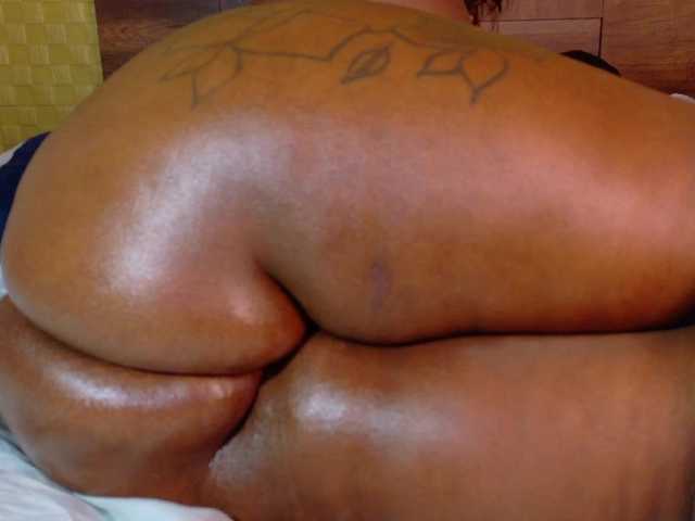 curvynaomhy Прямой эфир на BongaCams