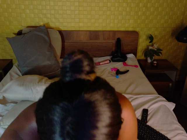curvynaomhy live cam on BongaCams