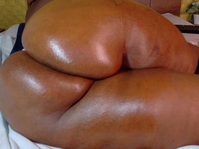 curvynaomhy live cam on BongaCams