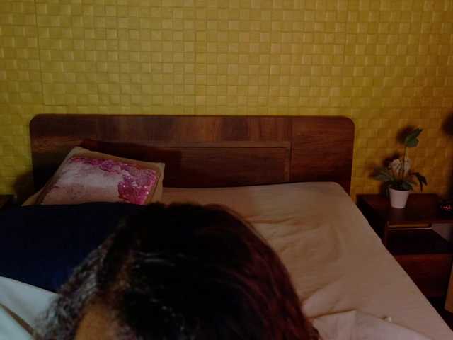 curvynaomhy live cam on BongaCams