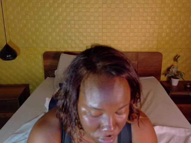 curvynaomhy live cam on BongaCams