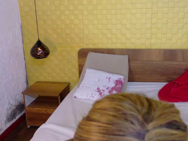 curvynaomhy live cam preview