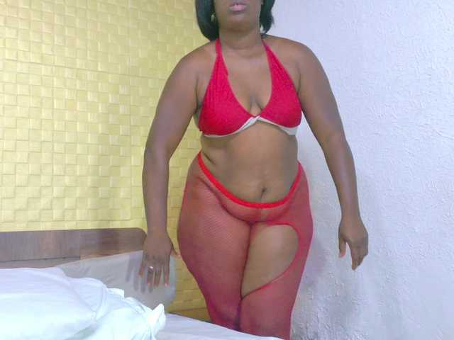 curvynaomhy's BongaCams show and profile