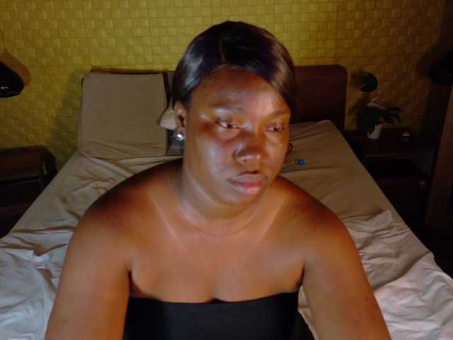 curvynaomhy live cam on BongaCams