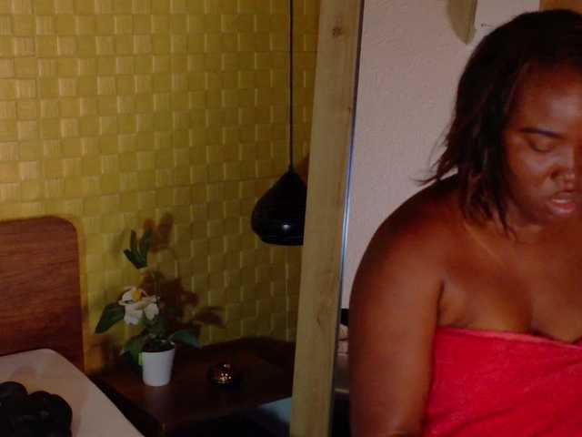 curvynaomhy live webcam show
