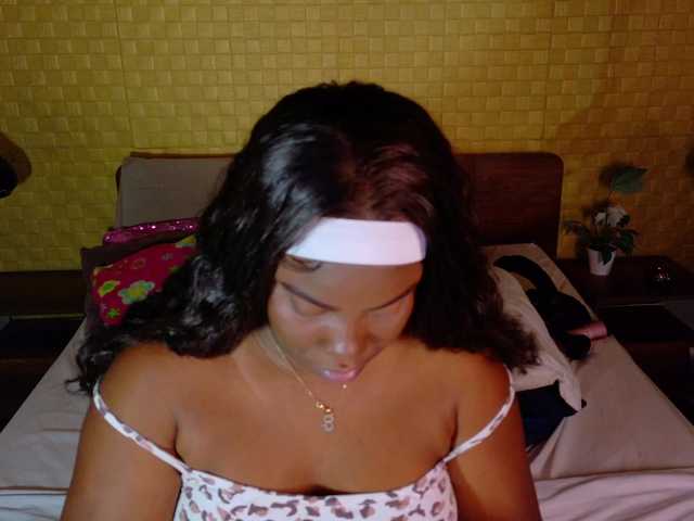 curvynaomhy live cam on BongaCams
