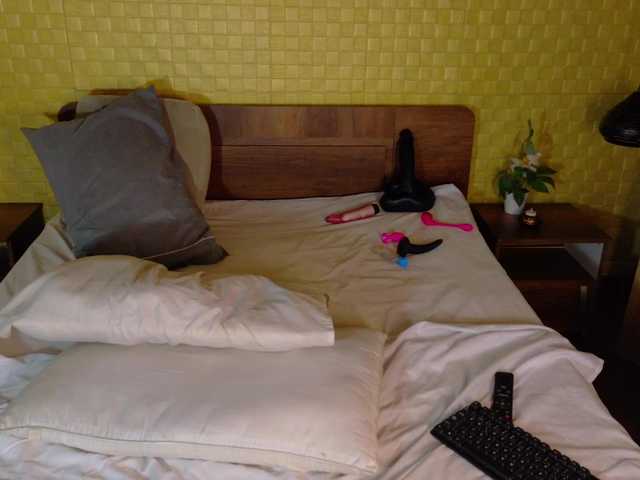 curvynaomhy live cam on BongaCams