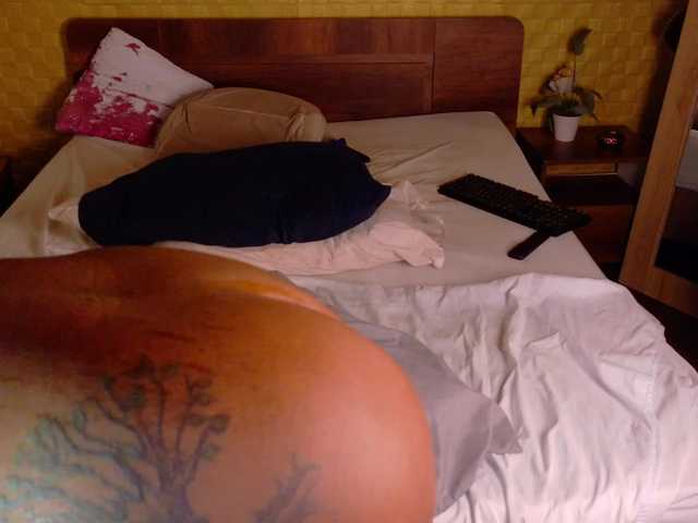 curvynaomhy live cam on BongaCams
