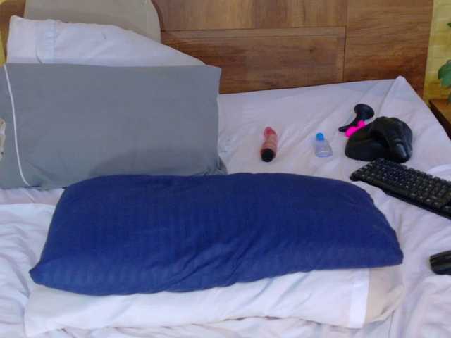 curvynaomhy live cam on BongaCams