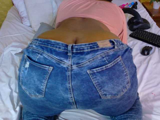 curvynaomhy live cam on BongaCams