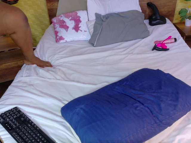 curvynaomhy live cam on BongaCams