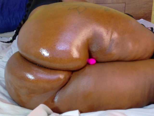 curvynaomhy live cam on BongaCams