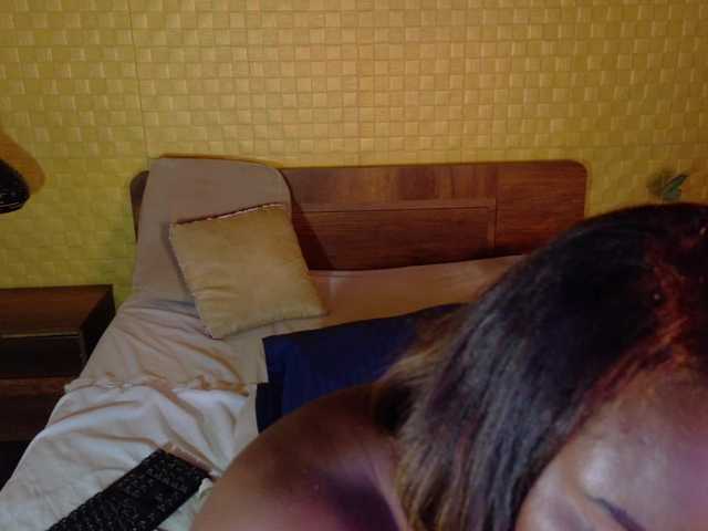 curvynaomhy live cam on UnifiedCams