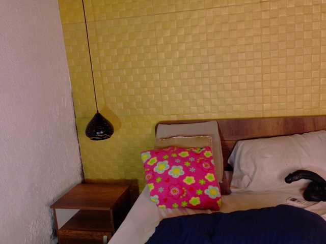 curvynaomhy live cam on BongaCams