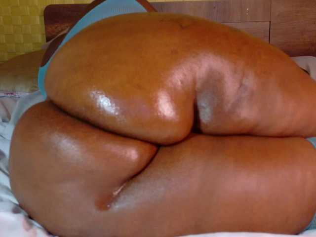 curvynaomhy live cam on BongaCams
