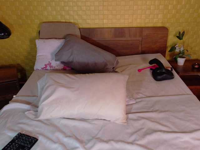 curvynaomhy live cam on BongaCams