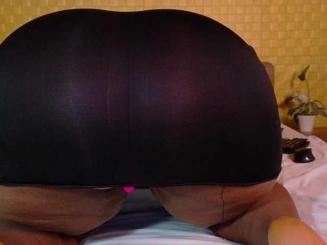 curvynaomhy live cam on BongaCams