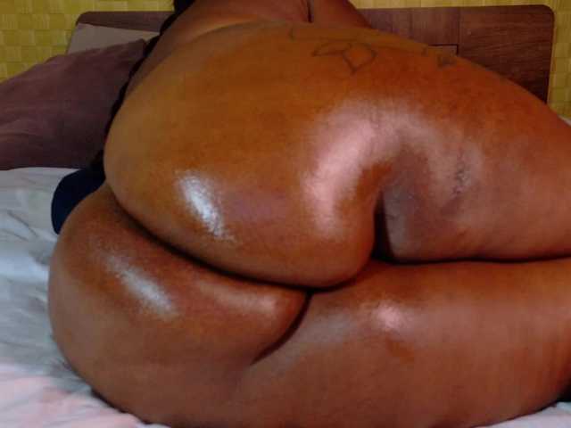 curvynaomhy live cam on BongaCams
